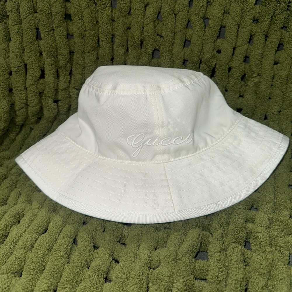 AUTHENTIC WHITE GUCCI BUCKET HAT SIZE LARGE - Picture 3 of 8
